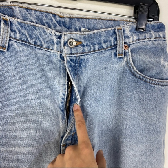 Levi's 550 Relaxed Fit Tapered Leg Light Wash Distressed Vintage Denim Jeans - Picture 5 of 8